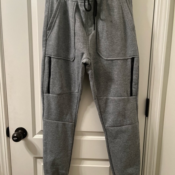 Switch Remarkable Men's Gray & Black Athletic Jogger Sweatpants Size Medium - Picture 2 of 15